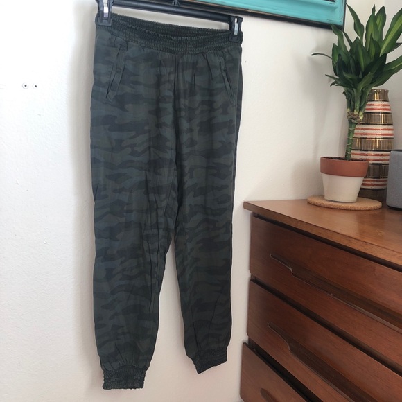 American Eagle Outfitters Pants - Cozy Camo jogger style Pants American Eagle Outfitters Pants - Cozy Camo jogger style Pants